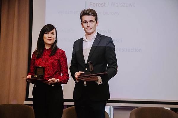 Forest - projekt biurowy ze złotym kompasem. Forest - projekt biurowy ze złotym kompasem.