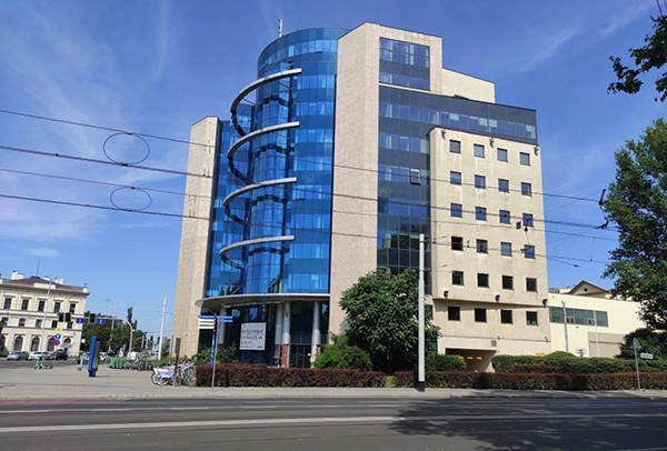 Biurowiec Centrum Orląt we Wrocławiu zostanie zmodernizowany. Biurowiec Centrum Orląt we Wrocławiu zostanie zmodernizowany.